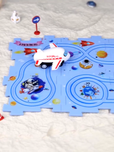 Mainan Puzzle Mobil Rel Listrik DIY Rakitan Jigsaw Jalur Kereta Api Fleksibel Mainan Interaksi Orang Tua-anak Mobil Jalur Listrik