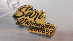 GANTUNGAN KUNCI GANCI AKRILIK BEBAS NAMA SOUVENIR