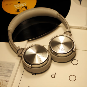 High-End Wireless Bluetooth Over-Ear Headphones with Deep Bass Portable Long Battery Life for Women High Aesthetic Value