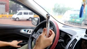 Búa thoát hiểm ô tô kèm dao cắt dây đai an toàn cứu nguy khẩn cấp búa phá kính ô tô thoát hiểm