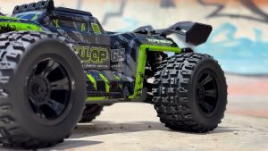 Xe điều khiển từ xa RC tỷ lệ 118 4WD tốc độ cao 2.4GHz Đèn LED Pin lâu