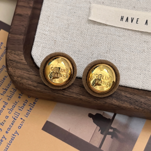 Fashionable New York Style Fall Winter Luxury Velvet Golden Bean Earrings Geometric Letter Design Elegant Womens Jewelry