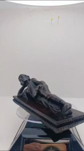 พระพุทธปางไสยาสน์ เนื้อไฟเบอร์ สีน้ำตาลเลียนแบบงานไม้ สมจริงเหมือนไม้ พระประจำวันเกิด สำหรับคนเกิดวันอังคาร สภาพสวยมาก ตั้งโต๊ ตั้งโชว์ ของขวัญในพิธีต่างๆ