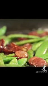 Lạp xưởng tươi tôm Cà Mau