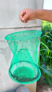 1 Piece of Hanging Fly Cage Powerful Trapping Space-Saving Hanging Suitable for Farmers Markets/Outdoor Yards Hanging Fly Cage Insect Traps