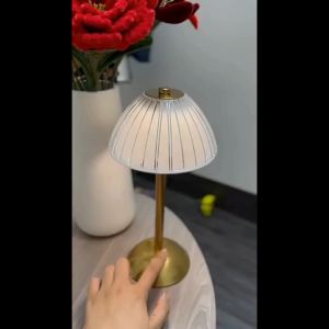 Đèn bàn - đèn để bàn không dây chạm cảm ứng cổng sạc USB xi đồng phi 15 trang trí nhà ở hàng quán BNK94