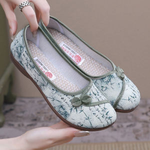 Breathable Anti-slip Soft Bottom Embroidered Womens Shoes Traditional Beijing Cloth Shoes National Style Flat Bottomed Slip-On Shoes for Mothers