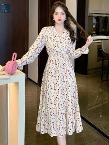 ชุดเดรสยาวผู้หญิงคอวีแขนยาวผ้าชีฟองลายดอกไม้สไตล์ฝรั่งเศสฤดูใบไม้ร่วงใหม่เอวสูงผูกโบว์ ชุดเดรสยาวคลุมเข่า