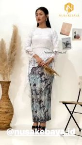 NUSA KEBAYA Setelan Kebaya Syahrini Kebaya Brokat Modern Rok Plisket Kebaya Brokat Kondangan Terbaru