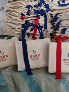 กระเป๋าผ้าแคนวาสแฟชั่นความจุขนาดใหญ่ที่ปรับแต่งได้พร้อมโลโก้สําหรับองค์กร Rush Stock Available กระเป๋าถือกระเป๋าสะพาย