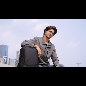 FENRUIEN mens backpack can be expanded in thickness and capacity. It is a 16-inch laptop backpack for business trips and travel