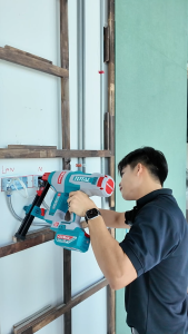 TOTAL เครื่องยิงคอนกรีตแบตเตอรี่ไร้สาย 42V MAX 2 นัดต่อวินาที ความจุแม็ก 34 นัด รุ่น TCNLI420602