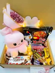 Kotak Hadiah Ramen Coklat dengan sejambak bunga kering kecil Gift Box Chocolate Gift Box Birthday Valentines Gift Box