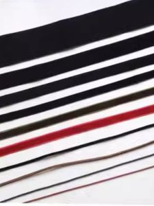 เครื่องประดับยุโรปและอเมริกาคนดังที่เรียบง่ายในสีดําและสีแดงพร้อมสร้อยคอสั้นสายกํามะหยี่สําหรับผู้หญิง