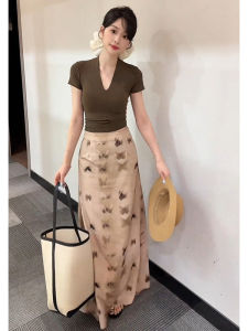 YUEZHONGWEI | French V-neck Short-sleeved T-shirt Womens Summer New Unique Beautiful Slim-fit Pure Color Top Korean Style Commute Fashion