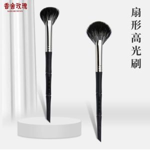 แปรงไฮไลเตอร์ทรงกลมและด้านข้างแบบขนนุ่มสำหรับทาอายแชโดว์ แปรงขนสัตว์แบบไม้ไผ่ขนาดเล็กสำหรับแต่งหน้าเพื่อความงาม