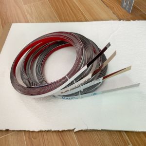 Nẹp la inox la inox dán tường có keo sẵn cuộn dài 5m