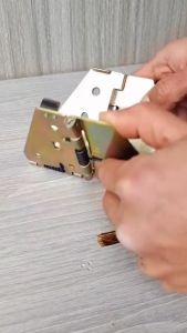 Bản lề gấp gọn cánh bướm tự giữ cho bàn gấp