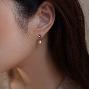 Pianist | Tai Trang Minhimalist Mảnh Mai và Bờ Tai Có Ngọc Trai