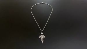 Bandai | Mặt Dây Chuyền Hoa Sen Bằng Thép Không Gỉ Dành Cho Nữ Thiết Kế Rỗng Kiểu Dáng Thời Trang Phụ Kiện Đi Làm Sáng Tạo Phù Hợp Mọi Lứa Tuổi