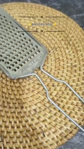 KAMJE Parutan Keju Wortel Kentang Cokelat Sayur Stainless Steel Serbaguna Multifungsi