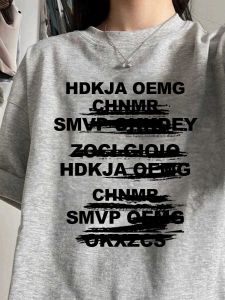 ความยาวปานกลางผ้าฝ้ายเสื้อยืดผู้หญิงหลวม Fit พิมพ์ตัวอักษรสไตล์อเมริกัน Streetwear แขนสั้น Crewneck TOP สําหรับคู่