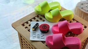 Foya.1 รองเท้าผู้หญิง 5.5cm วัสดุ EVA ชนิดดี น้ำหนักเบา นุ้มเด้งยืดหยุ่นดี ยืดหยุ่นใส เพื่อผลิตเท้า #SY808