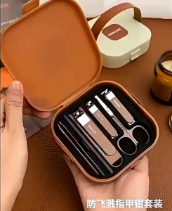 Bộ Dụng Cụ Làm Móng Tiện Lợi 8 Món Thép Không Gỉ Bền Bỉ Kèm Hộp Đựng Nhỏ Gọn Tiện Lợi