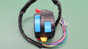 สวิทแฮนด์ FZR 400 (เกรดA) สวิทซ์แฮนมอเตอร์ไซค์ฝั่งซ้าย มีไฟเลี้ยว มีแตร มีไฟpass เปิด/ปิดไฟ FZR มีสวิตช์ไฟเปิดปิด Motorcycle