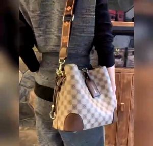 กระเป๋าทรงถังผู้หญิง - สายสะพายไหล่คู่สามารถถอดแยกได้ กระเป๋าสะพายข้าง กระเป๋าถือ