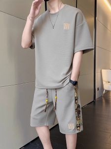 ROMON | ชุดกีฬาลำลองชายฤดูร้อน 2025 ใหม่ Ice Silk เสื้อยืดแขนสั้น 2 ชิ้น กางเกงขาสั้น ชุดสองชิ้น A ผ้าโพลีเอสเตอร์ 97% ยางยืด 3%