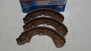 BRAKE SHOE BALENO ESTEEM KAMPAS REM BELAKANG SUZUKI BALENO NEXT G BALENO LAMA AERIO ESTEEM DAIHATSU CHARADE 53200-60841