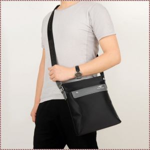 กระเป๋าสะพาย Messenger Bag Casual Crossbody Bag Mens Satchel สามมิติและเรียบร้อย Nylon Satchel
