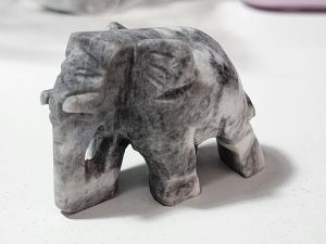 ช้างหยก หยกแท้พม่า งานแกะมือ ขนาด3×5cm ช้างเสริมโชคลาภ เสริมบารมี พร้อมส่งค่ะ