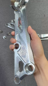 Gác chân sau wave dài nhôm CNC MS02