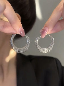 Stylish & Exquisite Earrings: A Comprehensive Guide