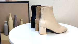 รองเท้าบูทมาร์ตินส้นสูงสีขาวสำหรับผู้หญิง ฤดูหนาว 2025 - สไตล์อังกฤษ ส้นหนา ทรงเพรียว สไตล์ฝรั่งเศส ข้อเท้าสั้น