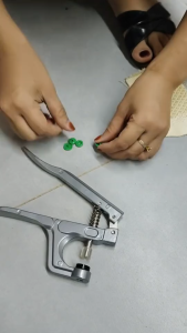 Bộ Kìm Bấm Nút Nhựa Nhiều Màu Sắc Tiện Dụng