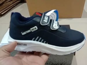 Sepatu Sekolah Anak Laki Laki Perempuan Cewek Cowok Warna Hitam Murah Tali Perekat Rekat Velcro Kecil Tanggung Umur Usia PAUD TK SD SMP SMA Kelas 1 2 3 4 5 6 7 8 9 0 Tahun-KIDZTUBS0112221939