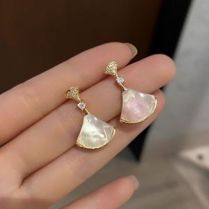 Retro Fan Shaped Zircon Earrings Womens French Luxury New Design Simple Elegant Fashion Versatile Necklace Accessory
