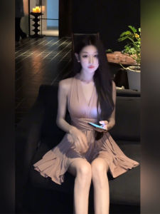 ชุดเดรสคล้องคอคอวีเปิดหลังเซ็กซี่สไตล์ฝรั่งเศสไซส์ใหญ่สำหรับผู้หญิงเดรสสั้นเก็บเอวใส่ไปพักผ่อนริมทะเลสำหรับสาวอวบ