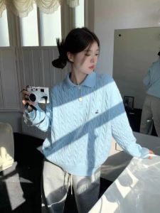 เสื้อสเวตเตอร์คอโปโลสีขาวสีน้ำเงินสไตล์ย้อนยุคสไตล์อเมริกันสไตล์เรโทรสไตล์ฤดูใบไม้ร่วงและฤดูหนาวสำหรับผู้หญิง