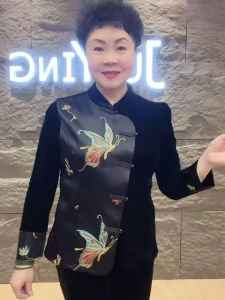 Elegant Velvet Shirt with Embroidery And Button Detail for Mom Autumn Winter Fashionable Chinese Style Qipao Top for Middle-Aged Women