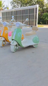 Dkids รถแบตเตอรี่เด็ก มอไซค์เด็กทรงเวสป้า 2 มอเตอร์ รถแบตเตอรี่เด็กนั่ง No.091-3 มีรีโมทน่าเล่ น่ารัก