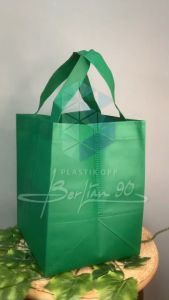 Isi 12 Tas Spunbond Goodie Bag Press 24X30X22 cm/Goodie Bag Alas/Goodie Bag Box/Tas Souvenir Tebal