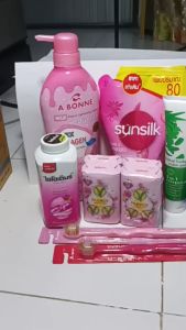 เซ็ทของใช้ภายในครัวเรือน เช่น ผงซักฟอกยาสีฟันสบู่แป้งกระดาษทิชชูยาสระผมแปรงสีฟันน้ำยาล้างจานอื่นๆ