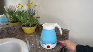 Portable Foldable Electric Kettle 600ml Travel Silicone Water Boiler Quick Boil Small Kettle Dual Voltage