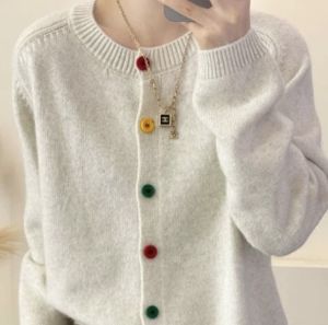 Áo Cardigan Len Đan Thời Trang và Nút Kẹo