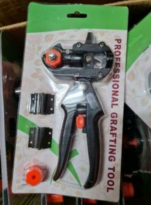 GRAFTING TOOLS EASY TO USE