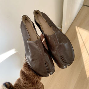 รองเท้าหนังนิ่มแบบสวมสำหรับผู้หญิง ส้นแบน สไตล์ย้อนยุค หัวเข็มขัด รองเท้าแฟชั่นฤดูใบไม้ผลิ รองเท้าลำลอง ส้นแบน ทรงหัวมน